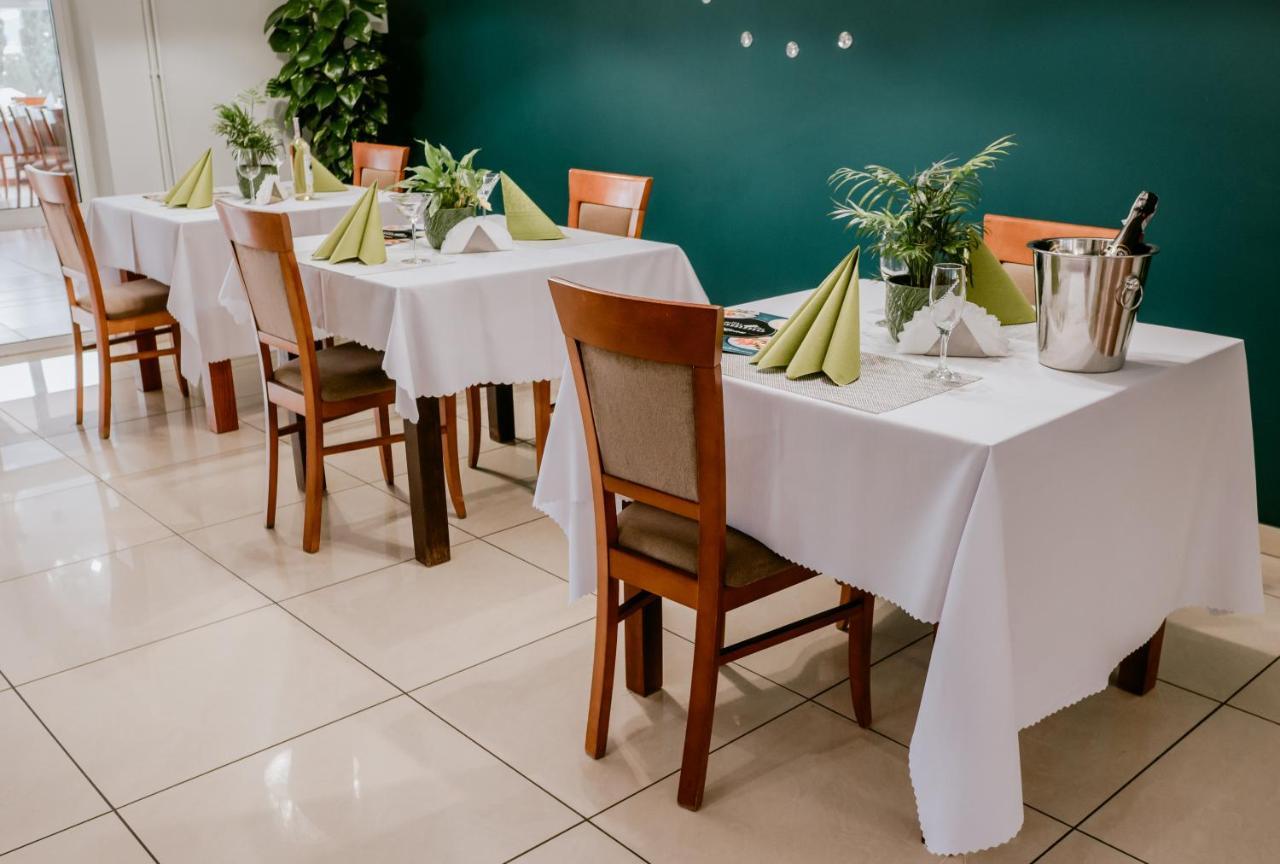 Hotel Domino Niemodlin Luaran gambar