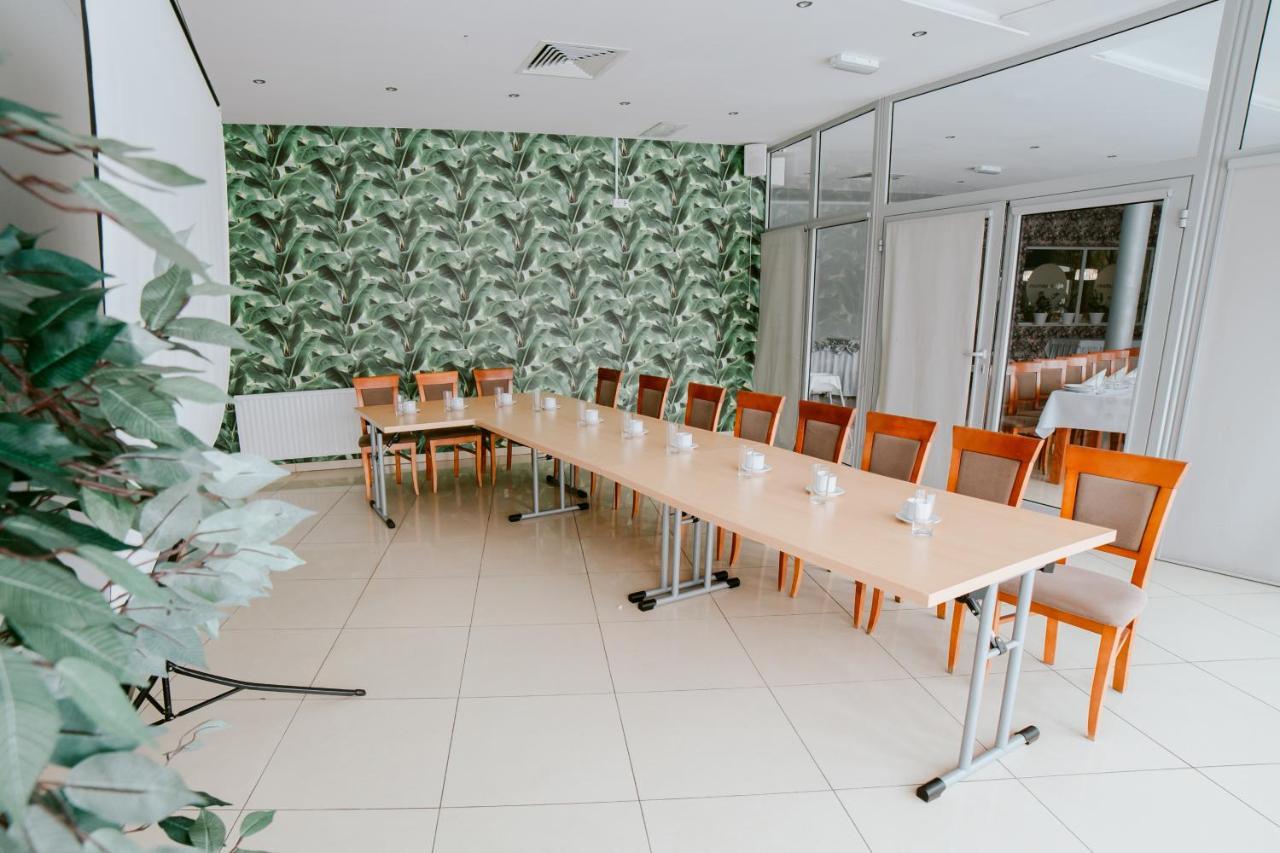 Hotel Domino Niemodlin Luaran gambar