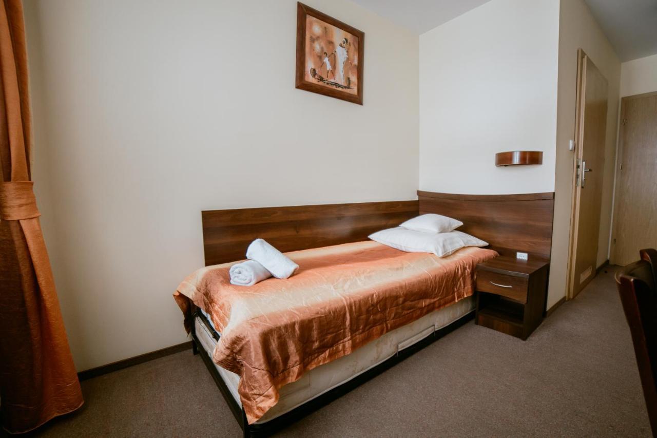 Hotel Domino Niemodlin Luaran gambar