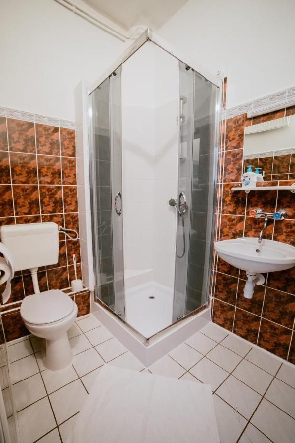 Hotel Domino Niemodlin Luaran gambar
